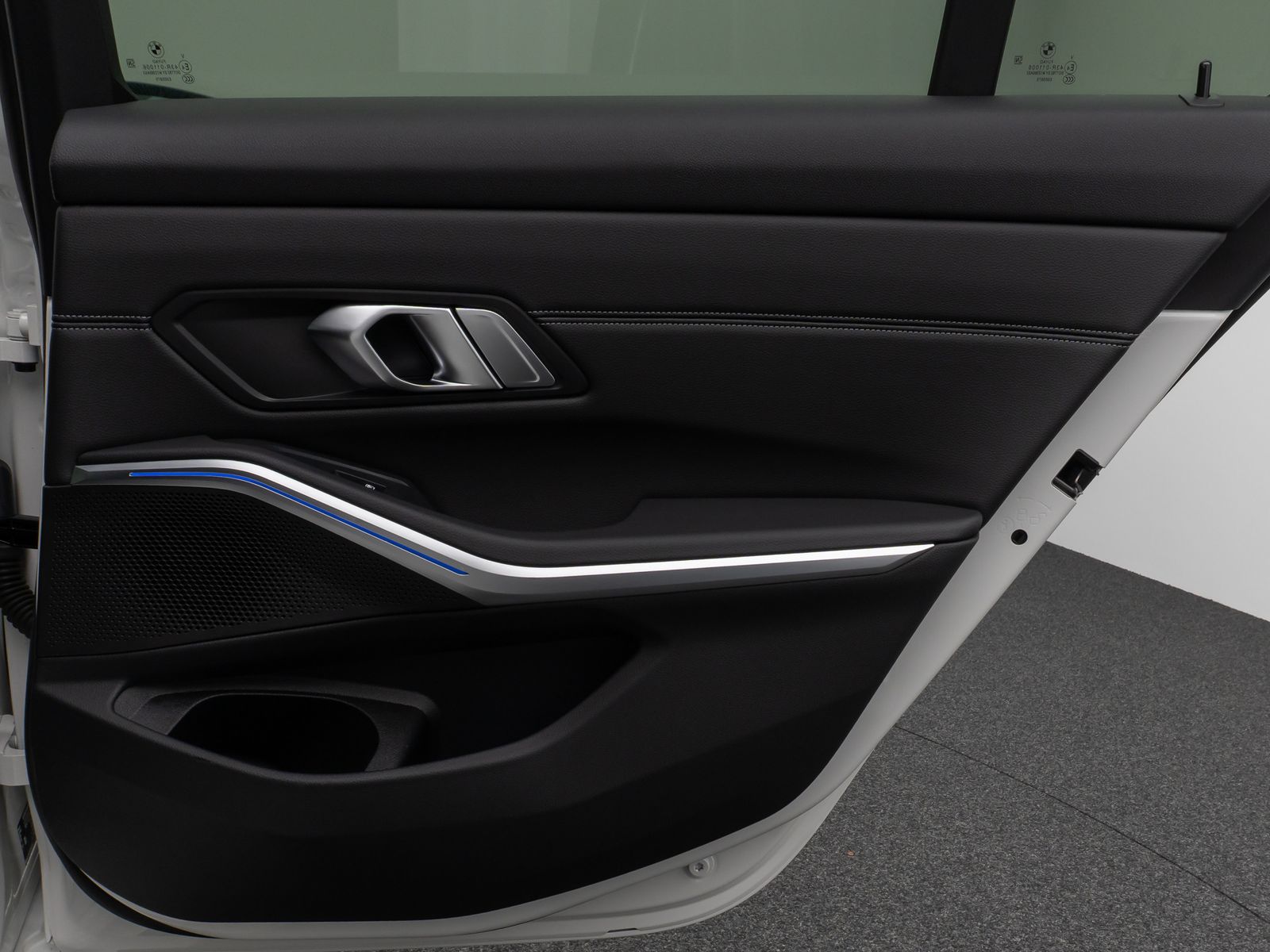 Fahrzeugabbildung BMW 320d Sport Line Kamera DAB HiFi DrivAssist Alarm