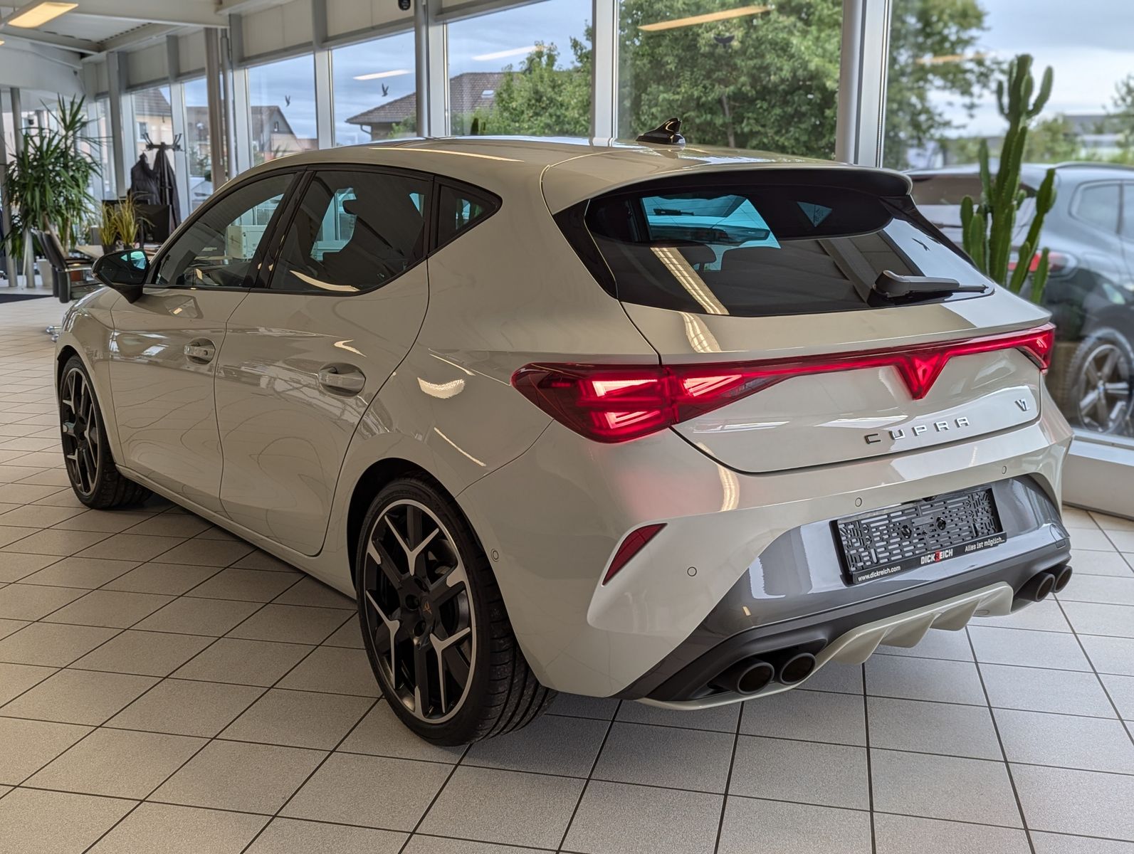 CUPRA Leon 2.0TSI VZ Matrix Pano Sennheiser Kamera 19" - Image 5