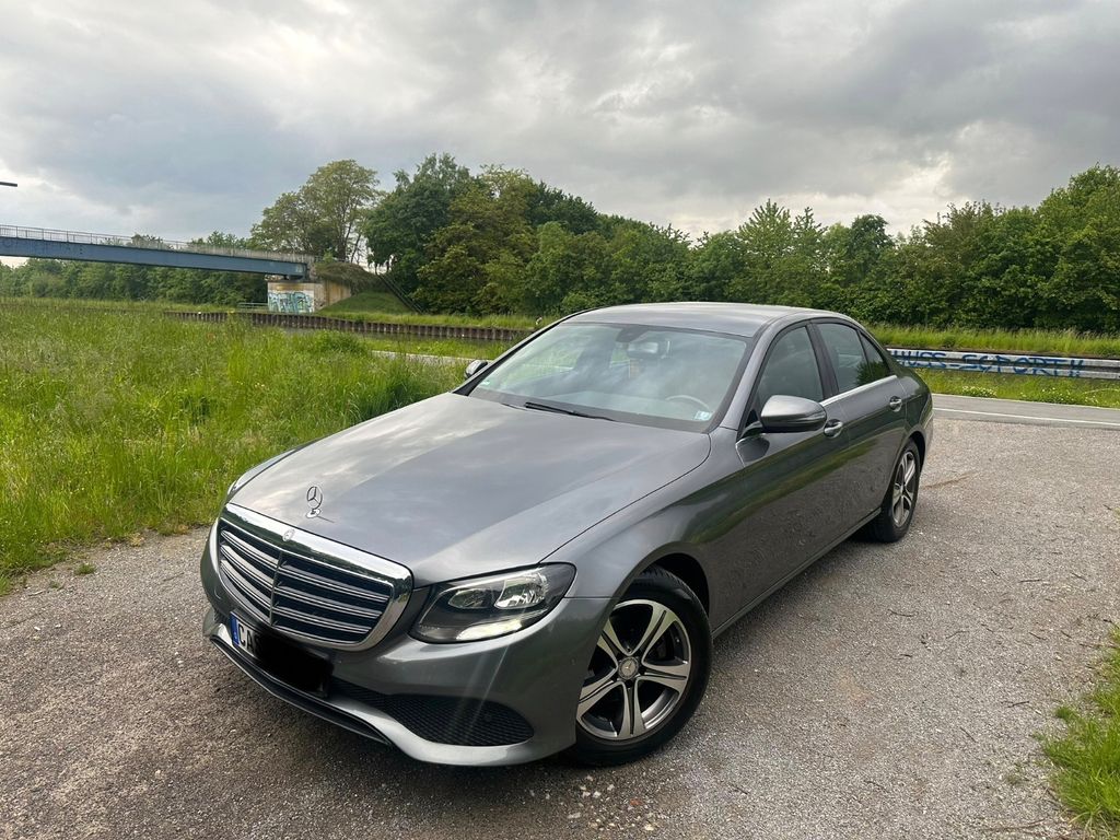 Image of Mercedes-Benz E 220