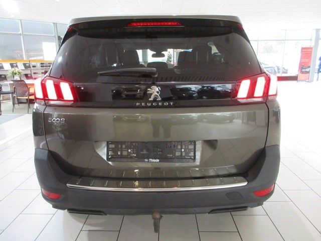 Fahrzeugabbildung Peugeot 5008 Allure 1.5D LED/SHZ/PANO/AHK/LEDER&MASSAGE