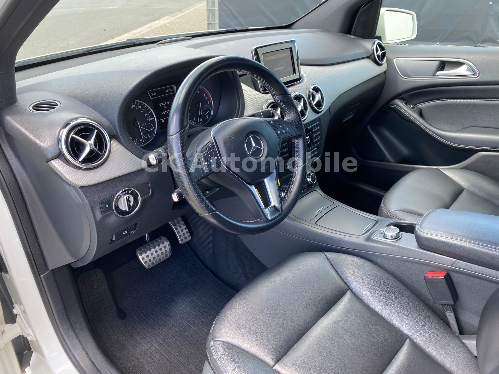 Fahrzeugabbildung Mercedes-Benz B200 Automatik Night-Paket/Leder/Bi-Xenon/Kamera