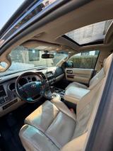 Toyota Sequoia - Toyota Sequoia: Geländewagen