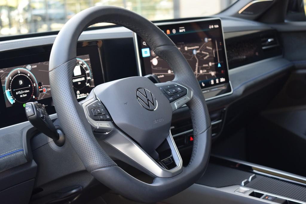 Volkswagen Passat Variant TDI 2.0 4M/DSG *R-Line*Matrix*AHK