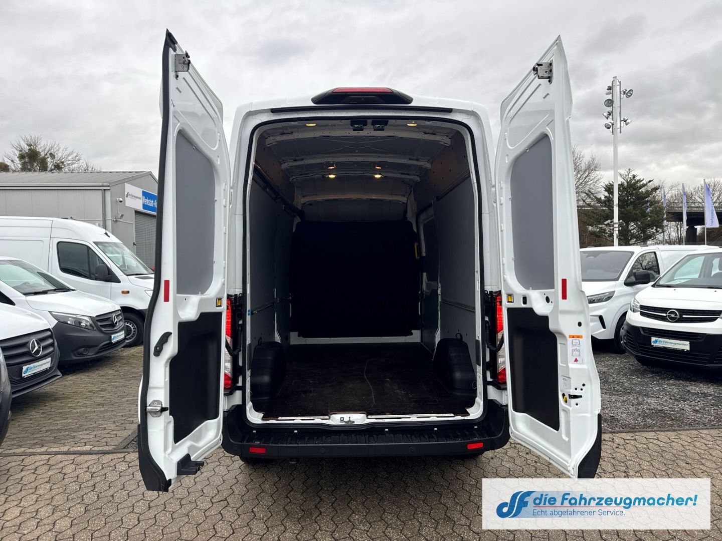Fahrzeugabbildung Ford Transit Kasten 350 L3H3 Trend Apple CarPlay Andr