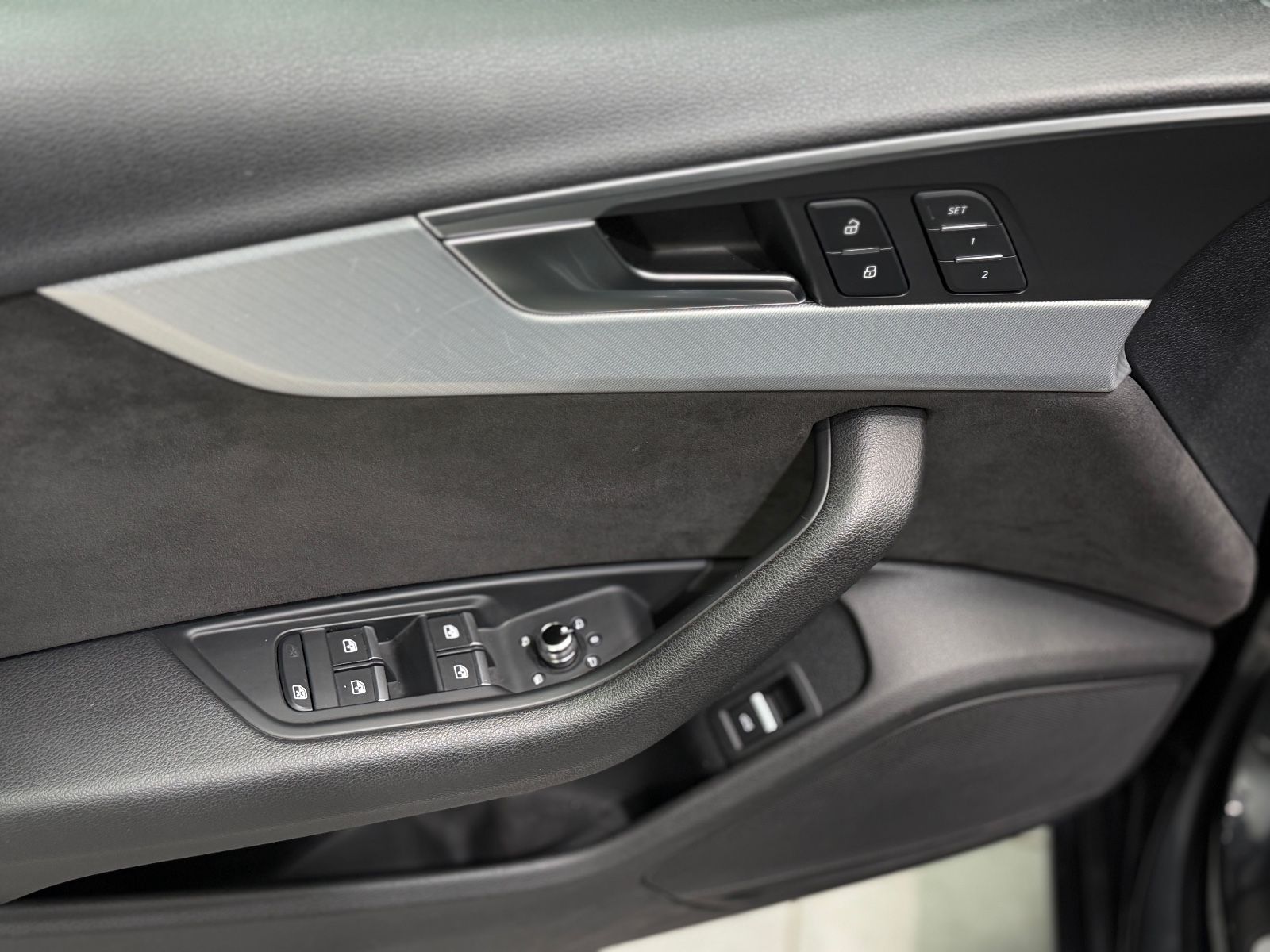 Fahrzeugabbildung Audi A4 Avant g-tron sport|S-LINE|S-TRONIC|HEAD-UP|