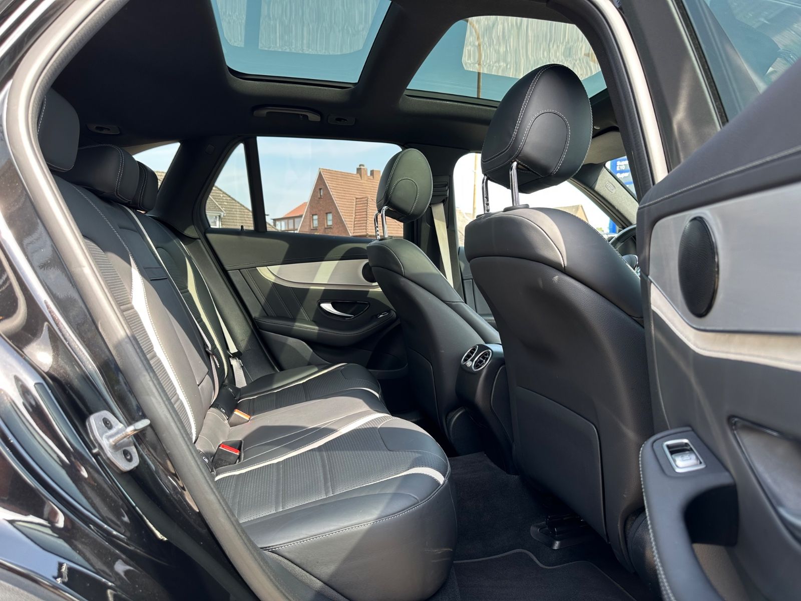 Fahrzeugabbildung Mercedes-Benz GLC 63 S AMG 4M Night/AHK/Pano/LED/360°