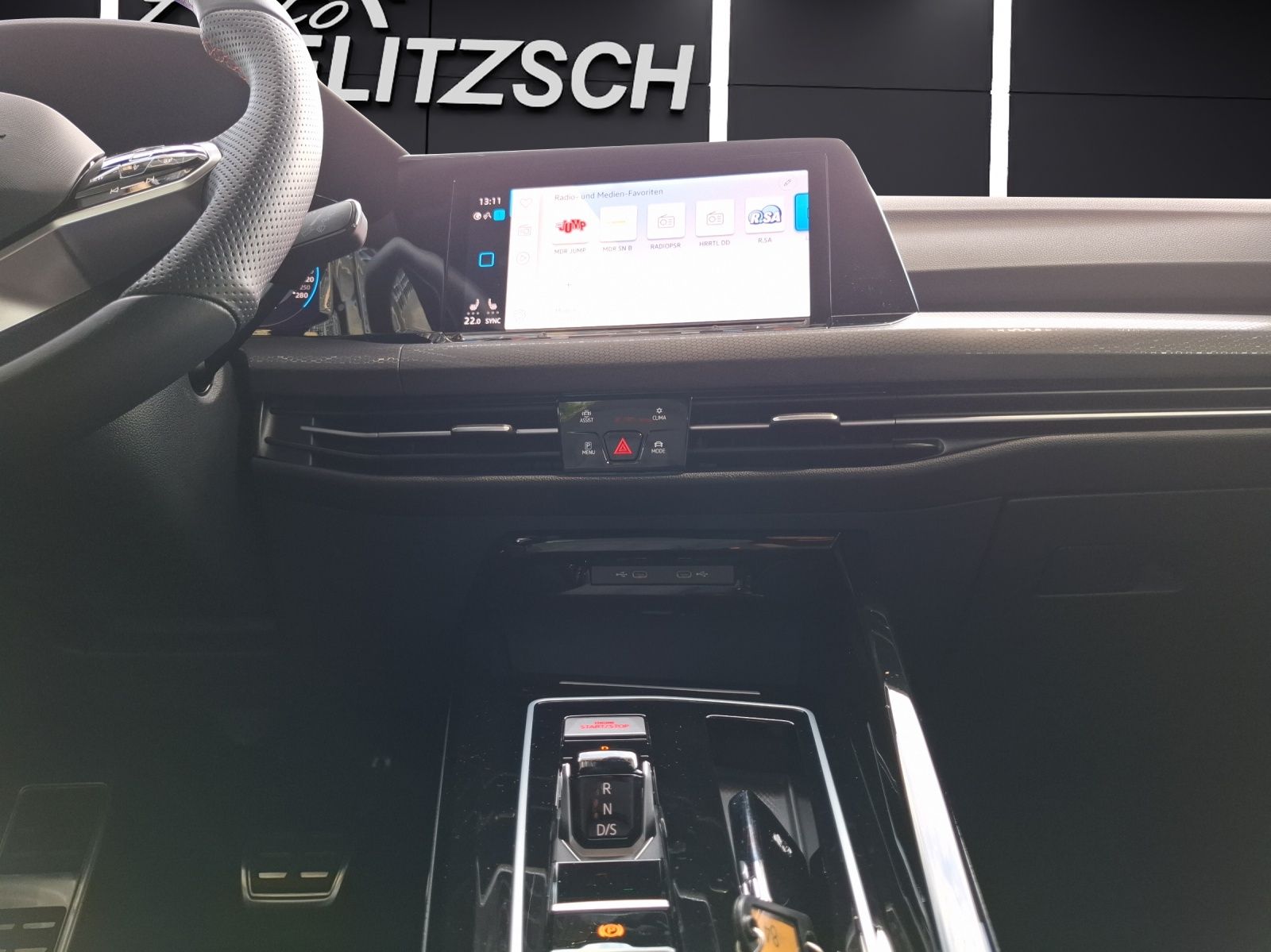 Fahrzeugabbildung Volkswagen Golf VIII GTI DSG Matrix Navi AID HUD Pano ACC R
