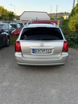 Toyota Avensis Combi Travel 2.0-l-D-4D Travel - Toyota Avensis aus 2005: Kombi