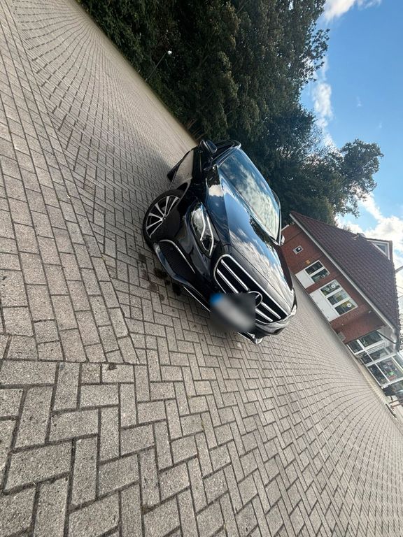 Image of Mercedes-Benz E 300