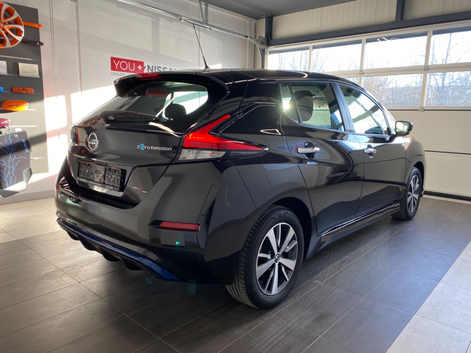 Fahrzeugabbildung Nissan Leaf Acenta - CARPL./AndroidA.,2Ladekabel;SOH98%