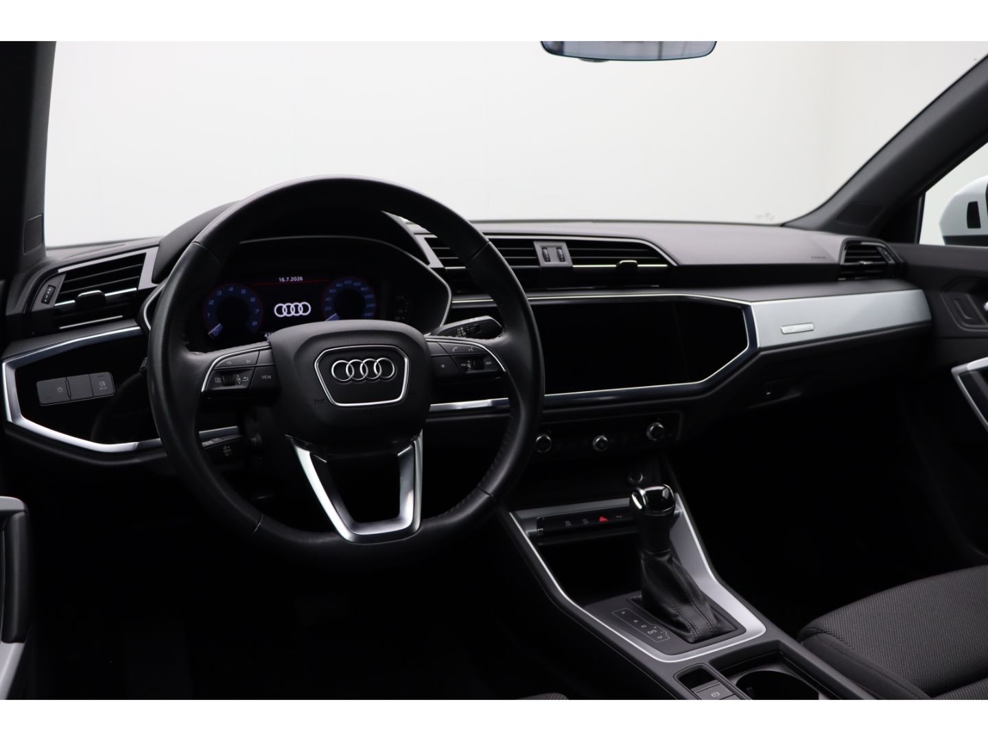 Fahrzeugabbildung Audi Q3 35 TFSI S line Digi Cockpit AHK 3-Zonen-Klima