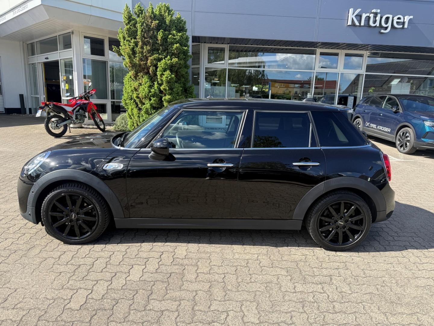 MINI Cooper S LED + Sitzh. + Pano + Bluetooth