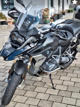 BMW R 1250 GS mit tiefer und hoher Sitzbank, voll - gebrauchte Motorräder in Augsburg