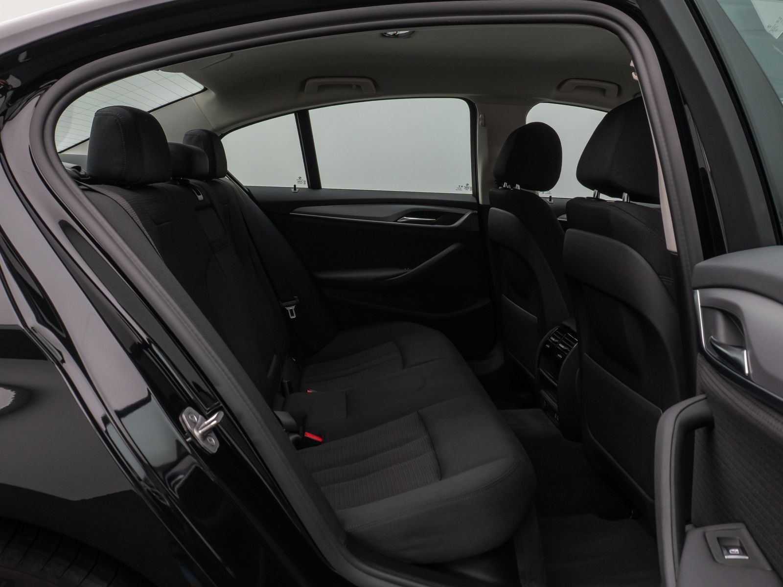 Fahrzeugabbildung BMW 530i Lim.DAB CockPitPro PDC Sitzhzg Alarm LED