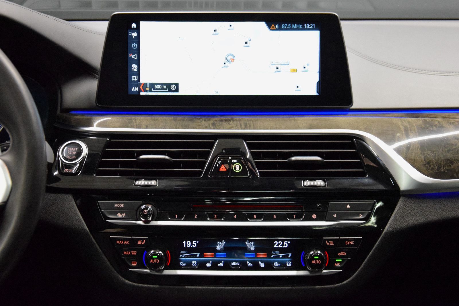 Fahrzeugabbildung BMW M550d xDr Tour Pano H/K HuD ACC Sitzlüft Massage
