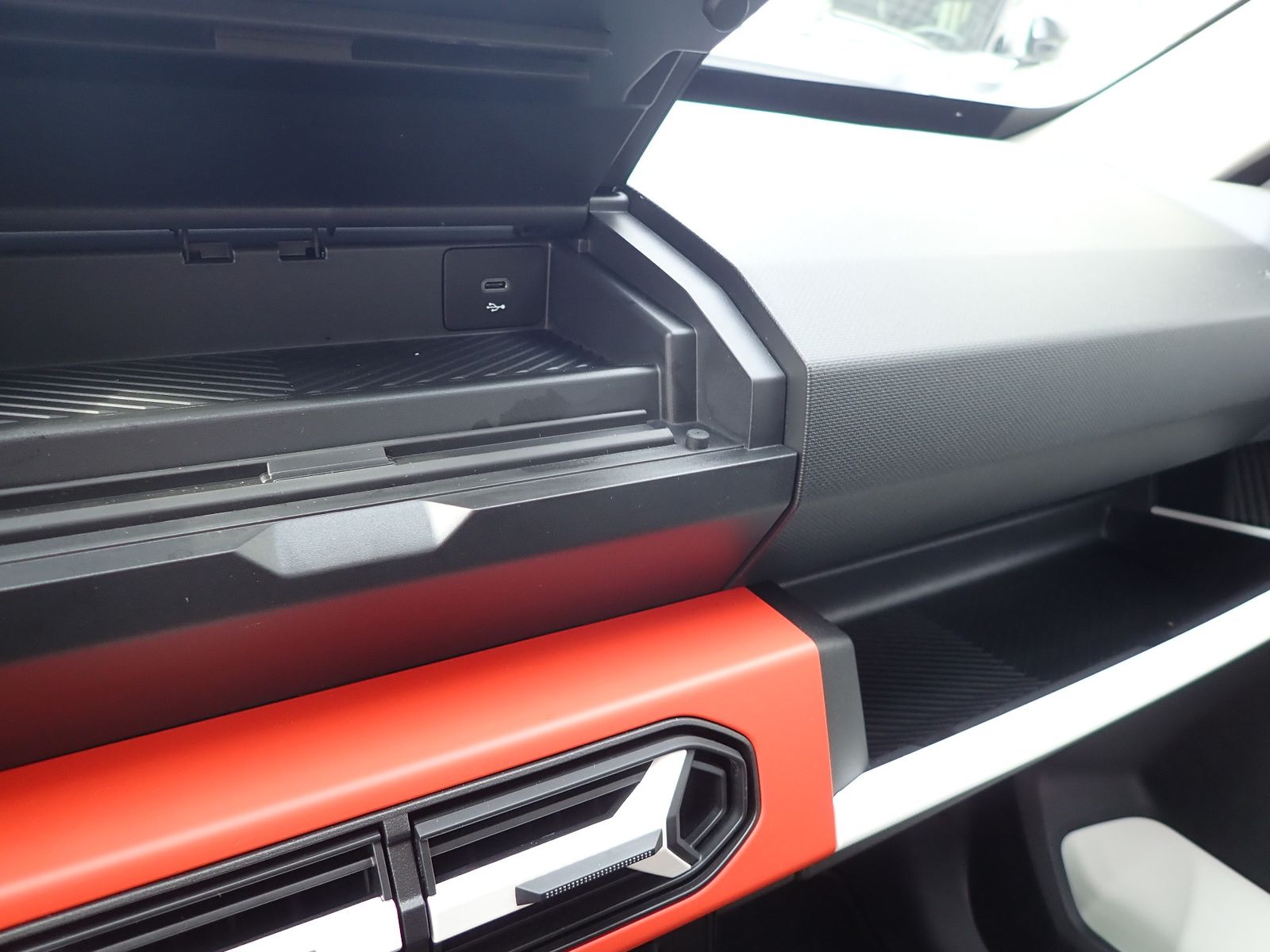 Fahrzeugabbildung Dacia Spring Expression ELECTRIC 65