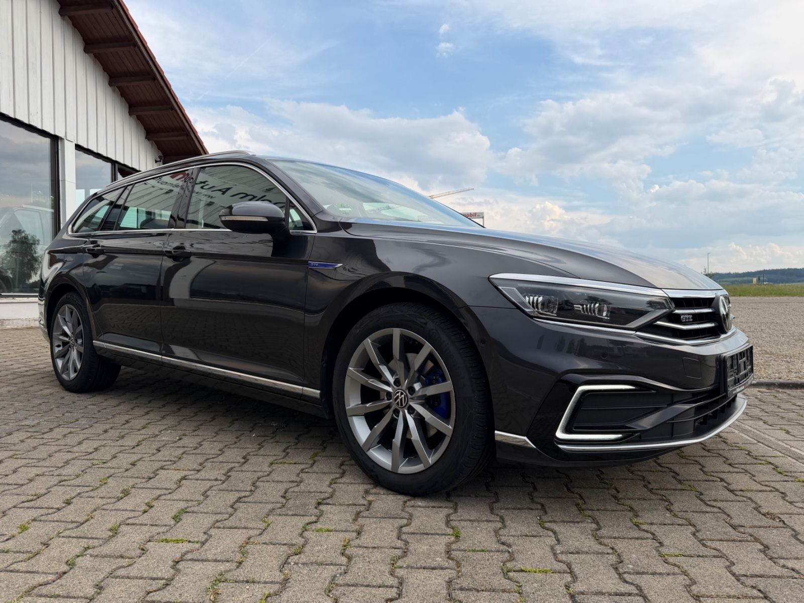 Volkswagen Passat Var. GTE R line Individual IQ Matrix AHK imagem 2