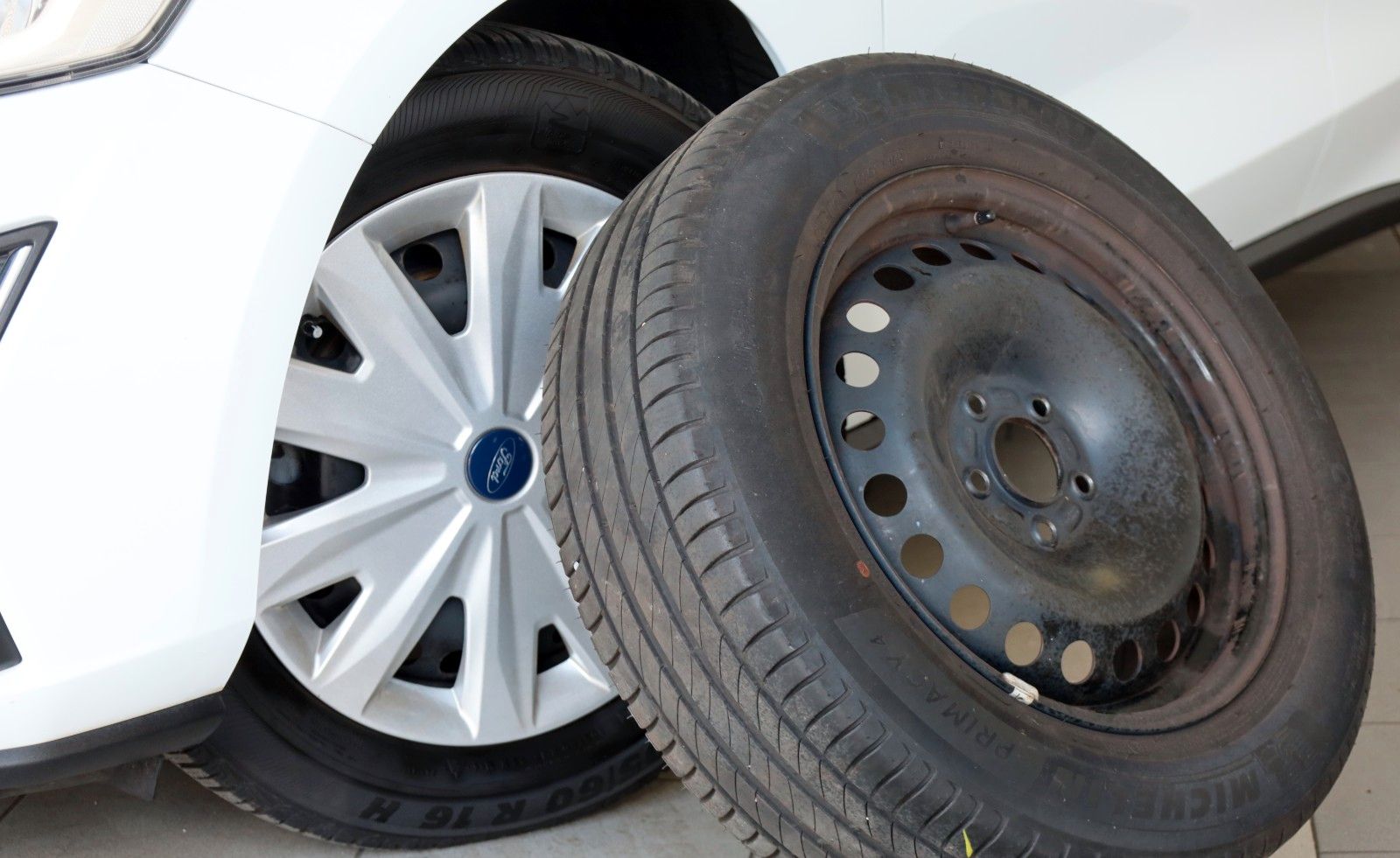 Fahrzeugabbildung Ford Focus Lim. Trend SH,PDC,8 fach bereift