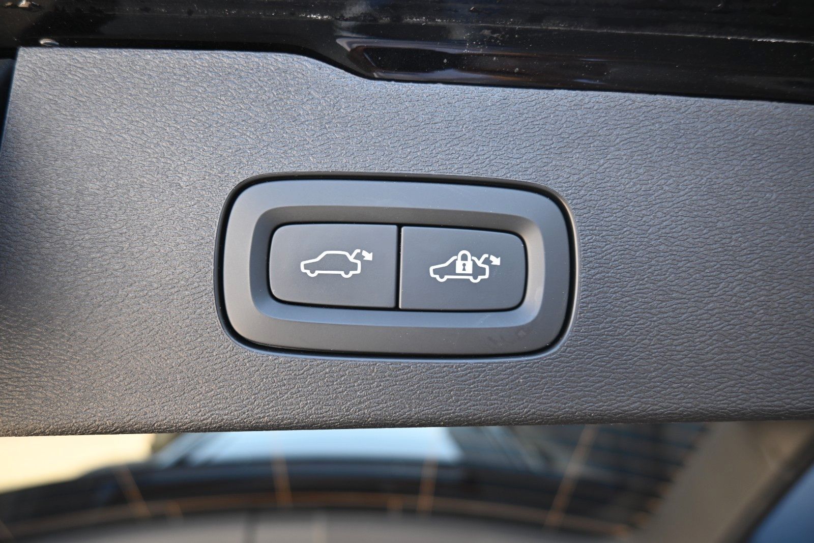 Fahrzeugabbildung Volvo V60 B4 DKG Plus Dark*HuD*PANO*360°*ACC