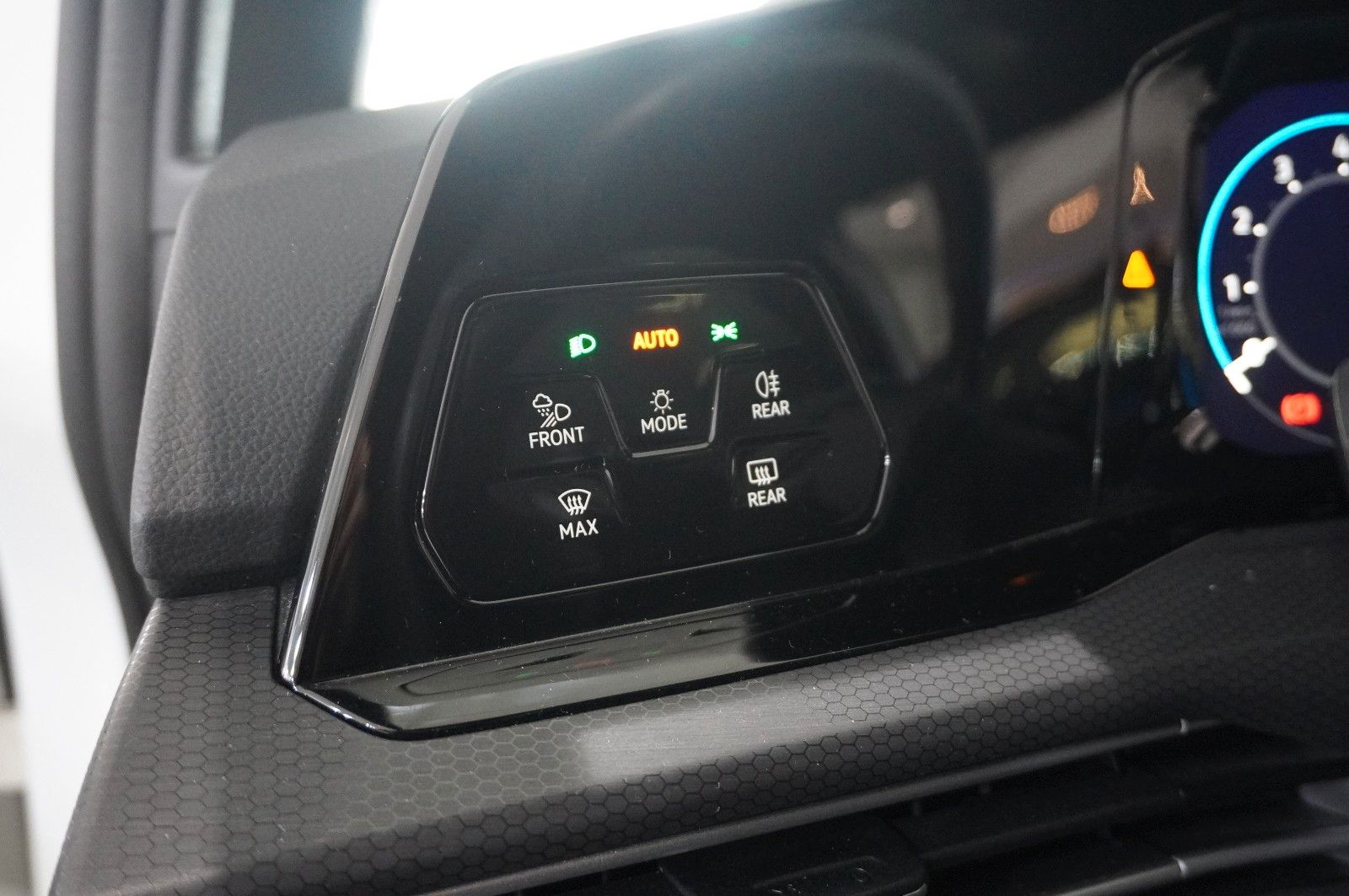 Fahrzeugabbildung Volkswagen Golf VIII Lim. 2.0 TSI GTI DSG NAVI/LED/KAMERA