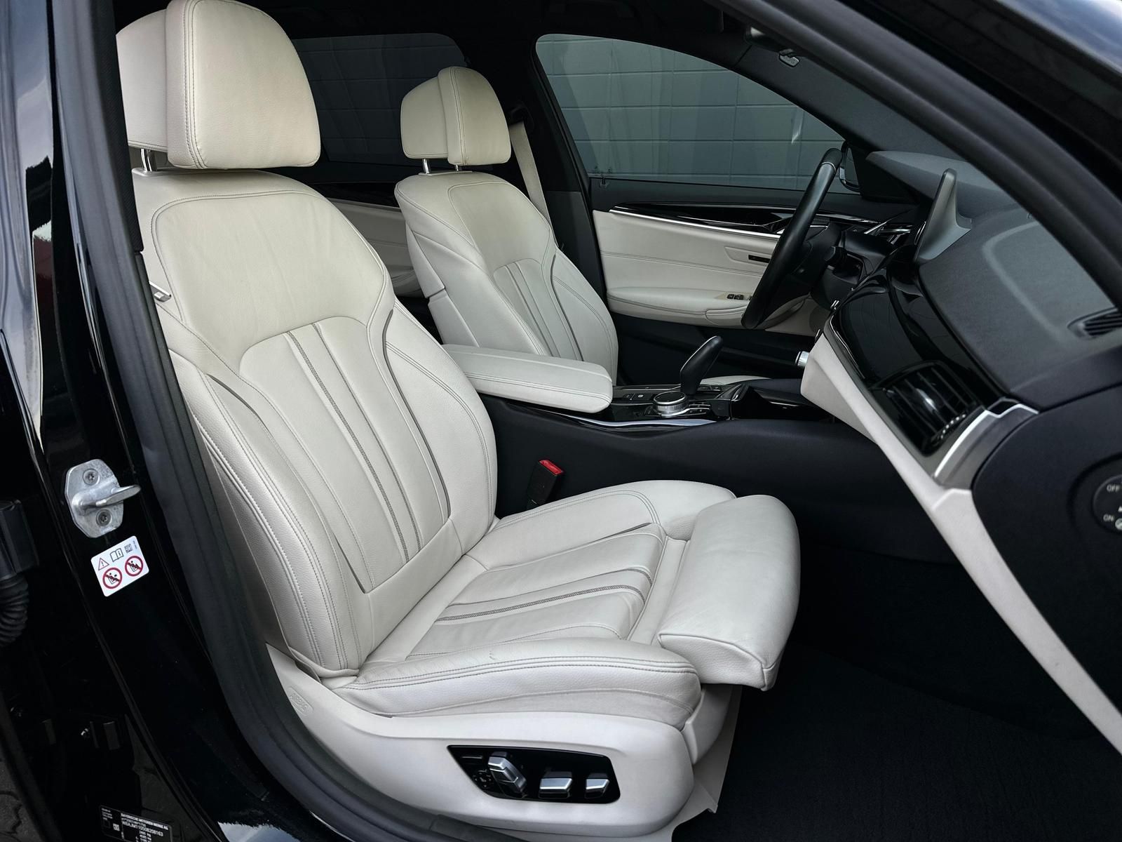 BMW 540i xDrive SPORT LINE SHADOW* LED#AHK#SHZ#PANO - Image 15