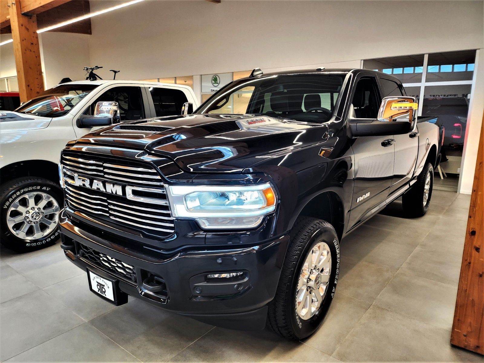 Fahrzeugabbildung Dodge RAM 2500 Laramie Crew Cab 4x4