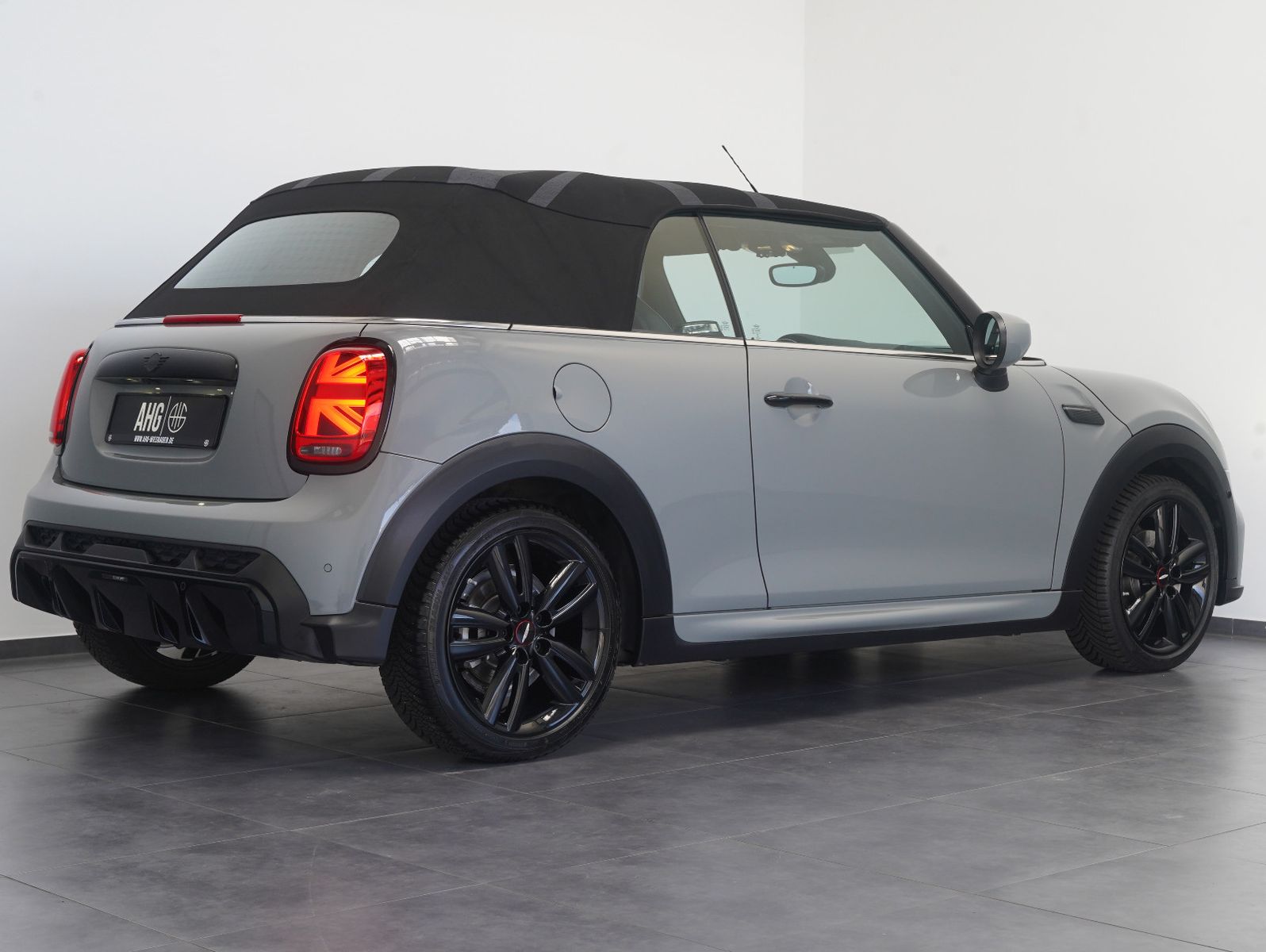 Fahrzeugabbildung MINI Cooper Cabrio John Cooper Works Trim MINI YOURS