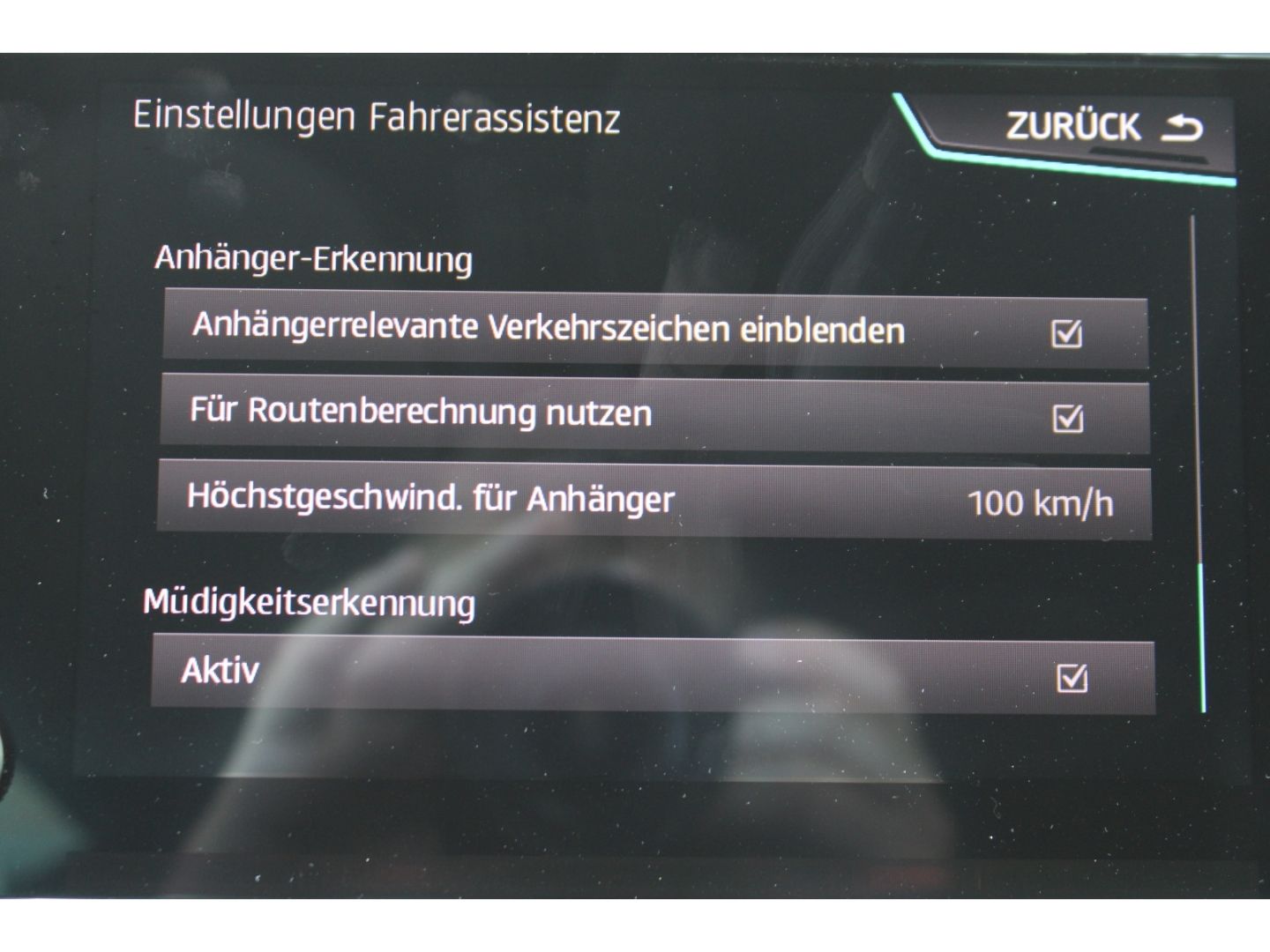 Fahrzeugabbildung SEAT Ateca 4Drive FR ACC LED Pano RFK Full Link AHK W