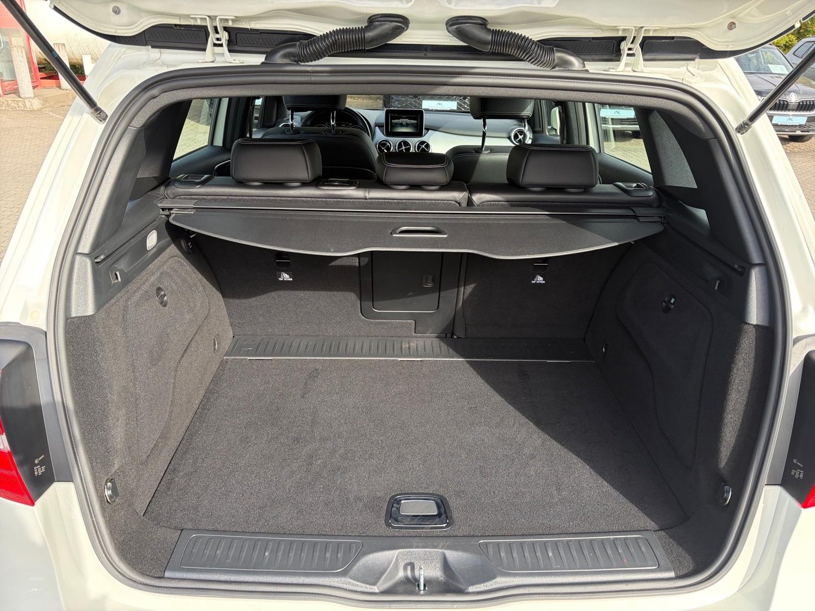 Mercedes-Benz B 180 1.6 L Edition B DSG RFK NAVI SHZ GRA PDC