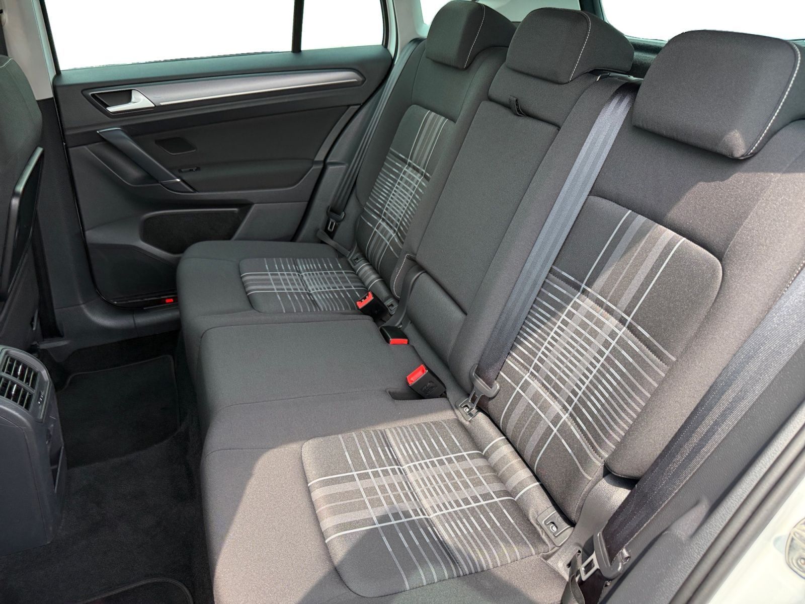 Fahrzeugabbildung Volkswagen Golf Sportsvan Golf VII Sportsvan 1.4 TSI BMT Lo