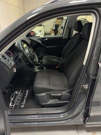 Volkswagen Tiguan - 12