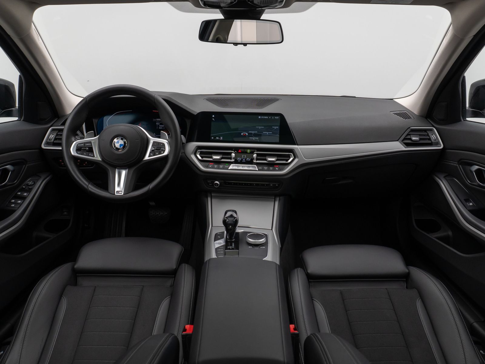 Fahrzeugabbildung BMW 320d Panorama Laser PDC HUD HiFi Komfort Alarm