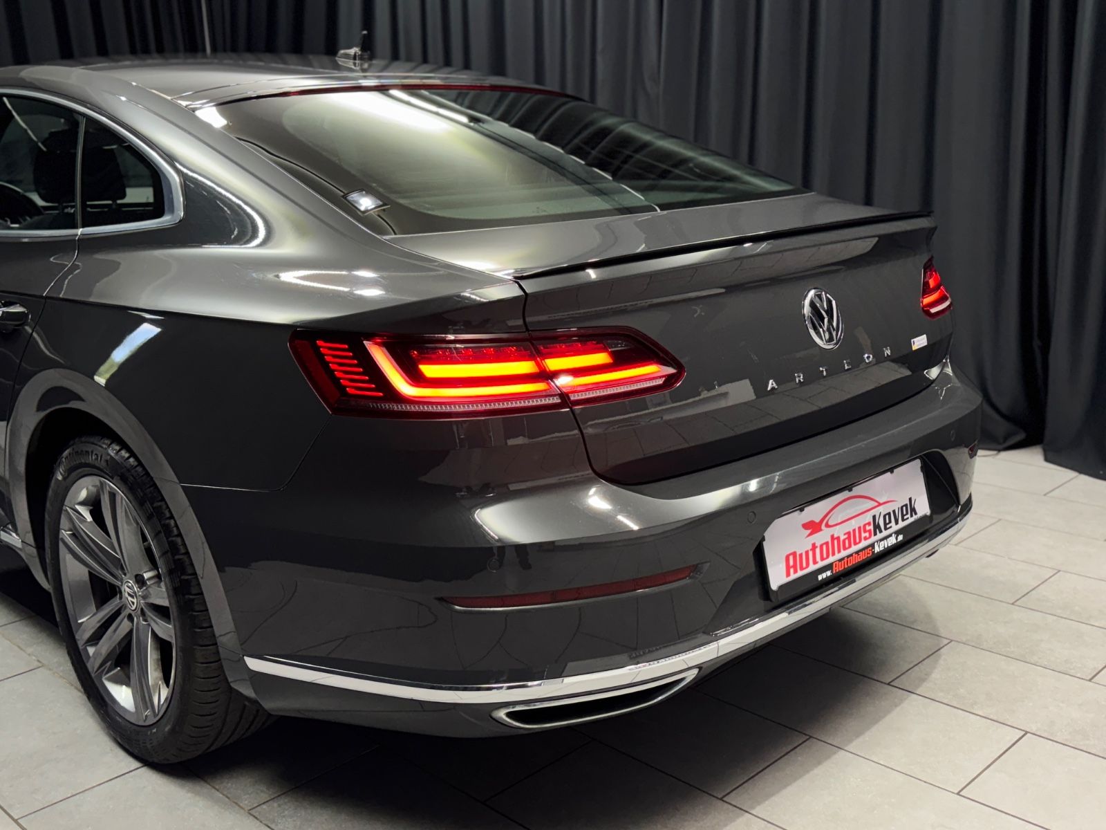 Fahrzeugabbildung Volkswagen Arteon R-Line|DSG|NAVI|ACC|DIGI-TACHO|1.HAND