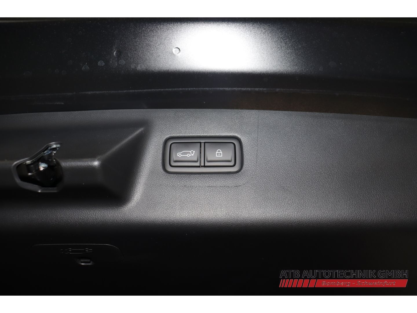Fahrzeugabbildung Hyundai SANTA FE Hybrid MY26 1.6 T-GDi 6-AT 2WD Signatur