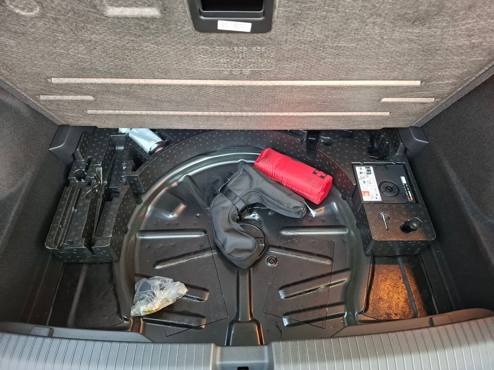 Fahrzeugabbildung Volkswagen T-Roc R-Line 2,0 TSI DSG 4Motion + Pano + Kamera