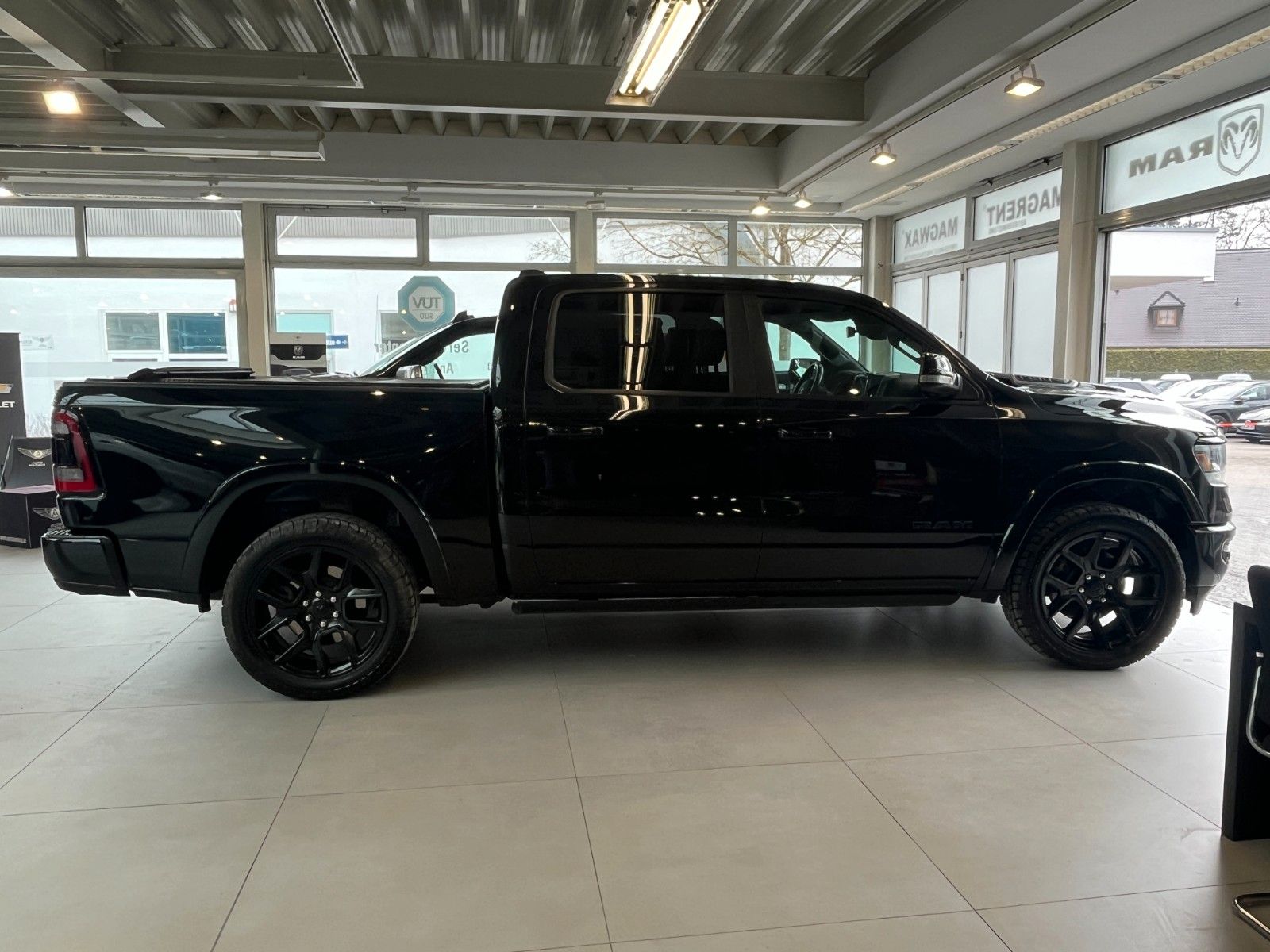 Fahrzeugabbildung Dodge RAM 1500 Laramie Night  Navi*AHK*LPG*Pano