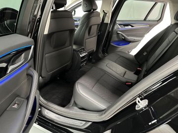 Fahrzeugabbildung BMW 520d Sport Line Kamera Memory Alarm LiveCockpit