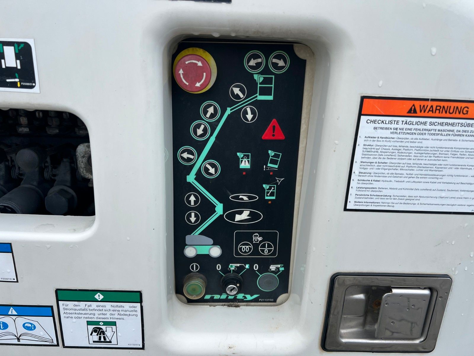 Fahrzeugabbildung Niftylift HR17 Hybrid 4X4 / 1.417h / 17m Arbeithöhe