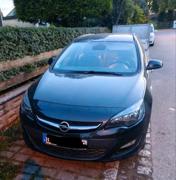 Opel Astra 2014 — interior