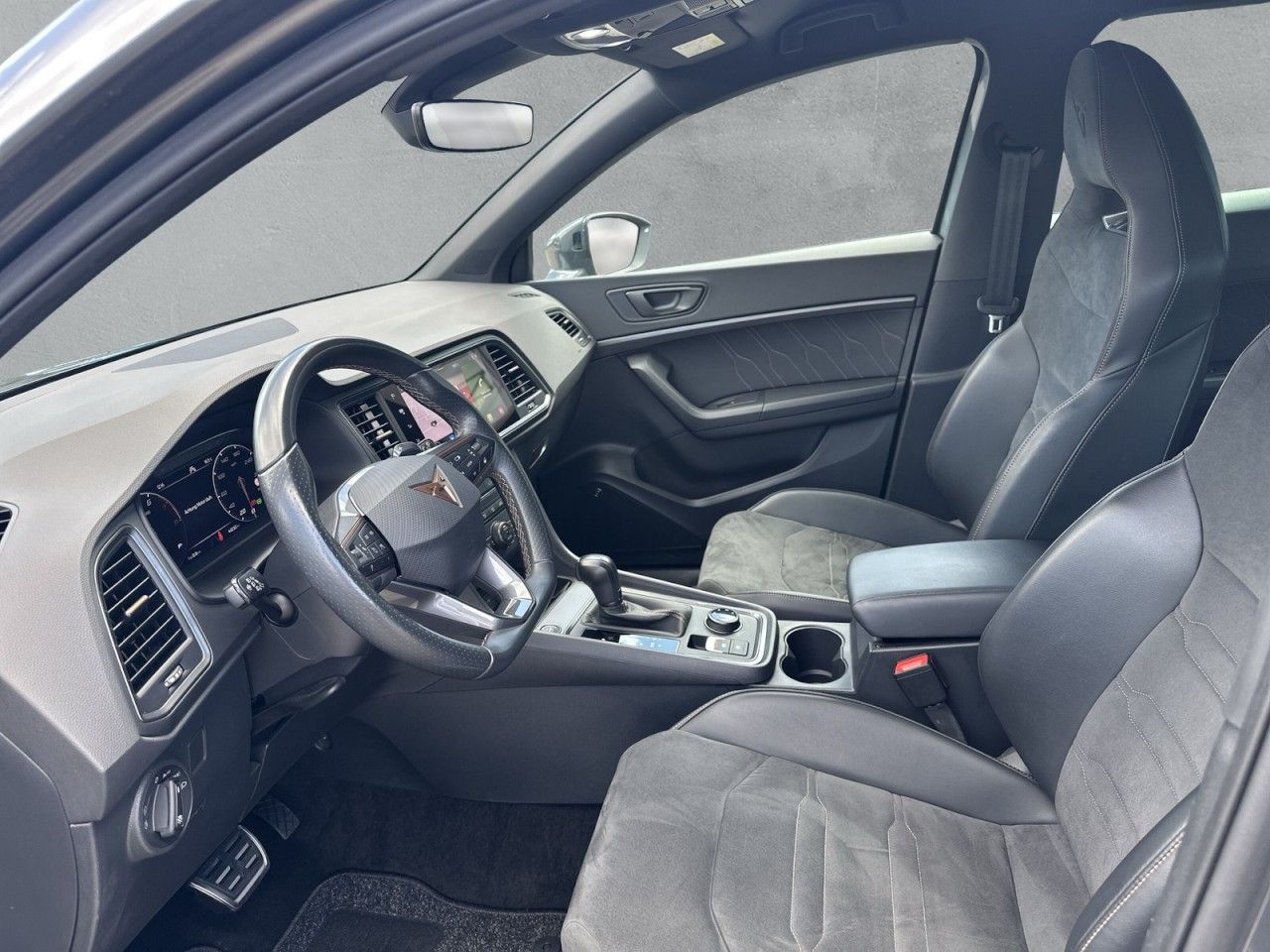 Fahrzeugabbildung CUPRA CUPRA Ateca 2.0 TSI 300PS*AHK-Beats*el-Heck* - mit KI generiert/bearbeitet