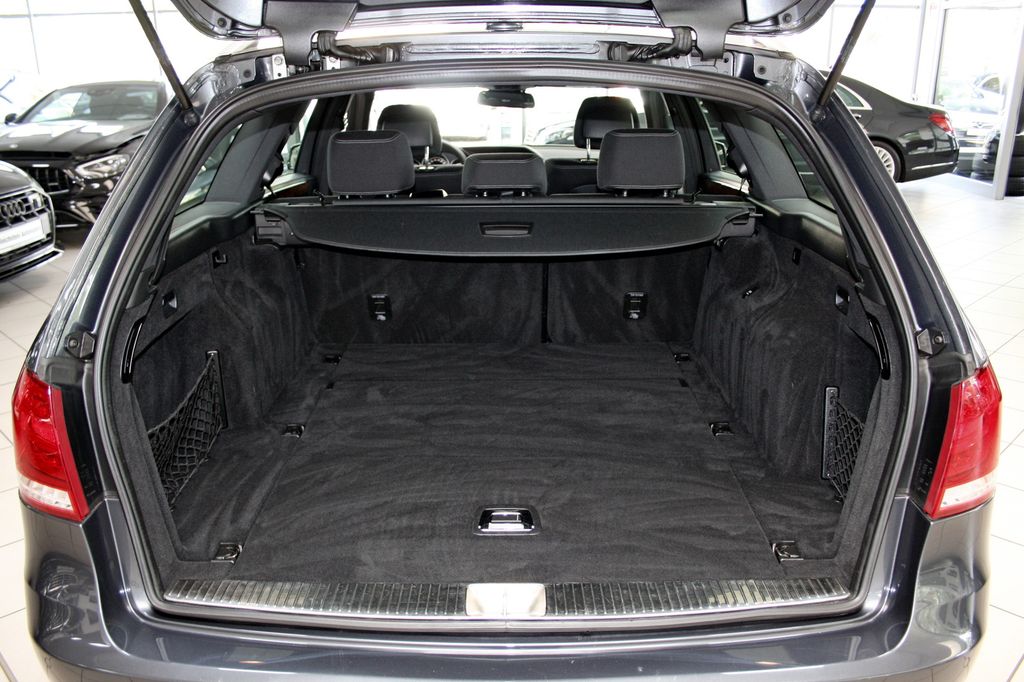 Mercedes-Benz E 200 d T ELEGANCE NAVI PDC LED SHZ NETTO 13.900