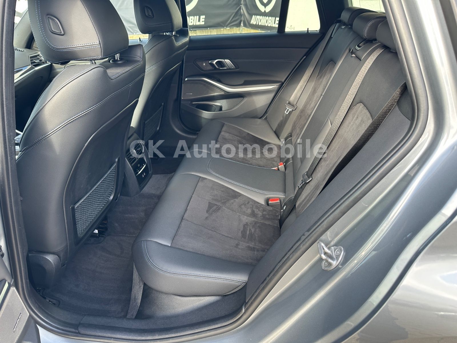 Fahrzeugabbildung BMW 330e Touring M-Sport/Navi/Head-Up/LED/Kam/AHK