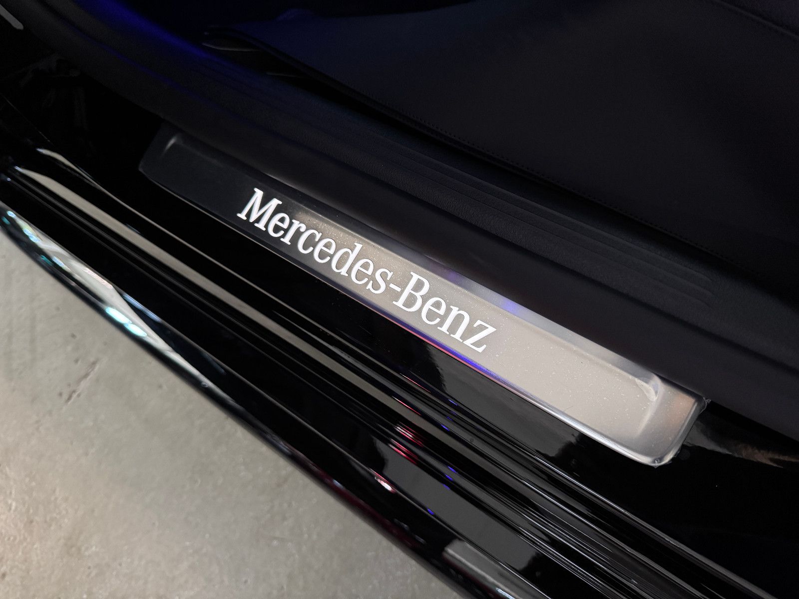 Fahrzeugabbildung Mercedes-Benz C 180 AMG LINE PANO HUD GERMAN EDITION EUR1 MY26