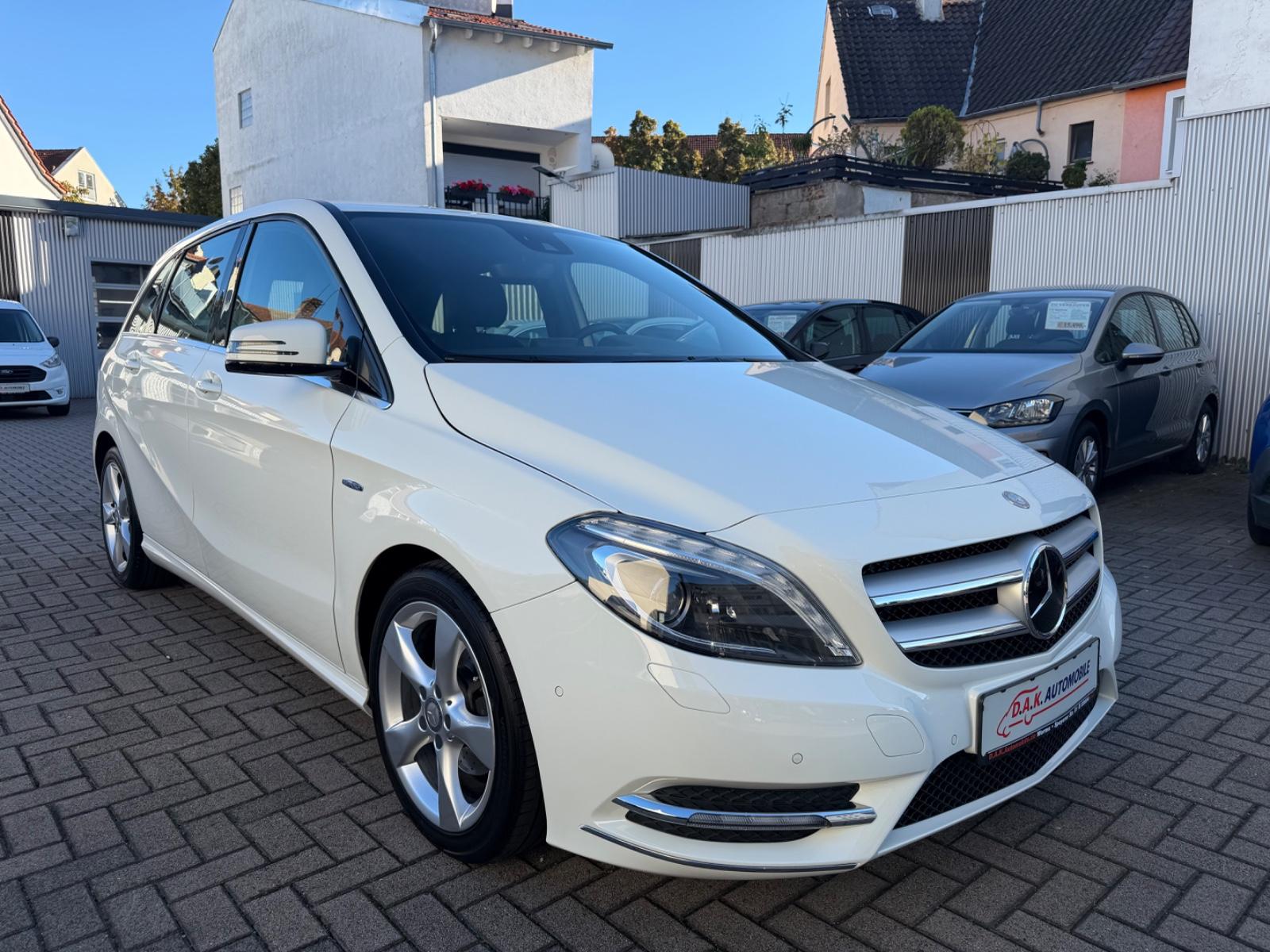 Mercedes-Benz B 200 1.Hand+74TKM+PDC+Vollleder+Xenon