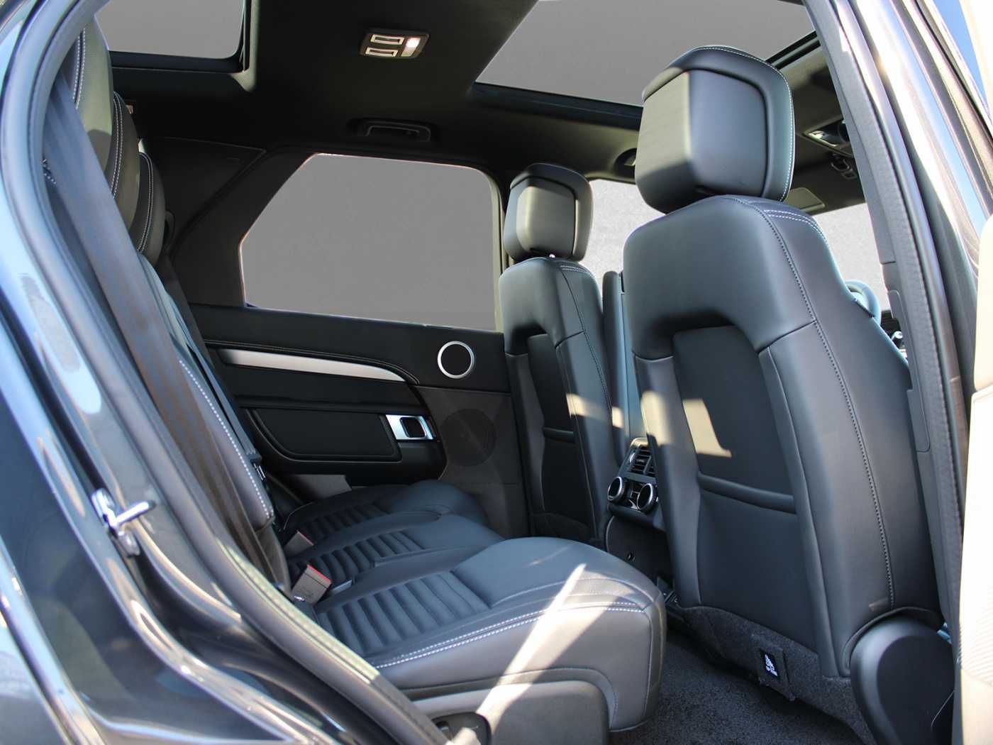 Fahrzeugabbildung Land Rover Discovery Diesel D250 Dynamic SE
