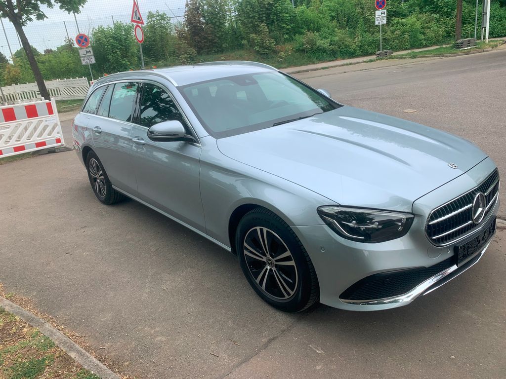 Image of Mercedes-Benz E 220