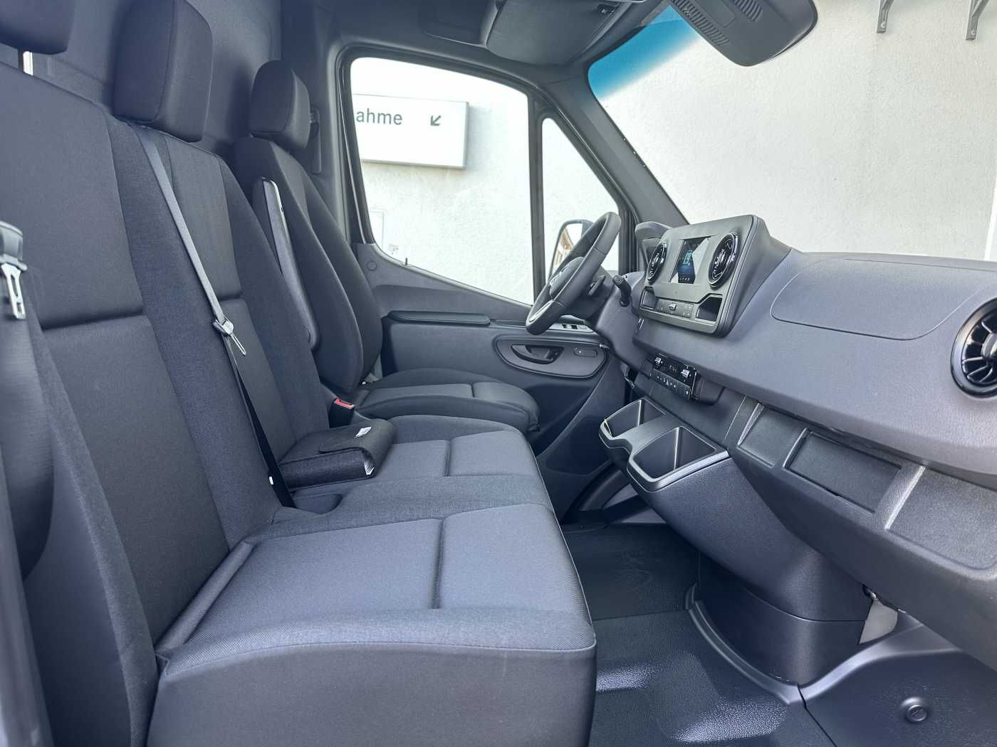 Fahrzeugabbildung Mercedes-Benz Sprinter 517 CDI 3665 9G Fahrgestell Klima MBUX