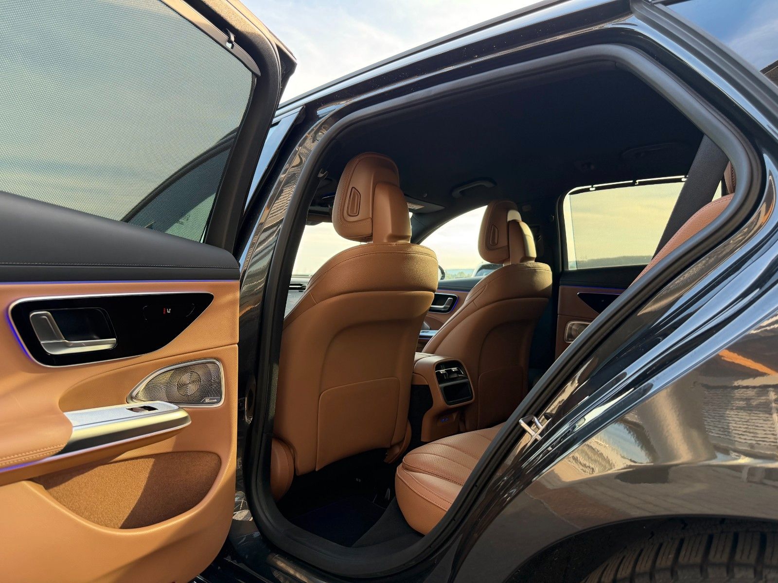 Fahrzeugabbildung Mercedes-Benz E 300de T 4M+AMG+HUD+RFK+360+BUR+AHK+SPUR+DIS+