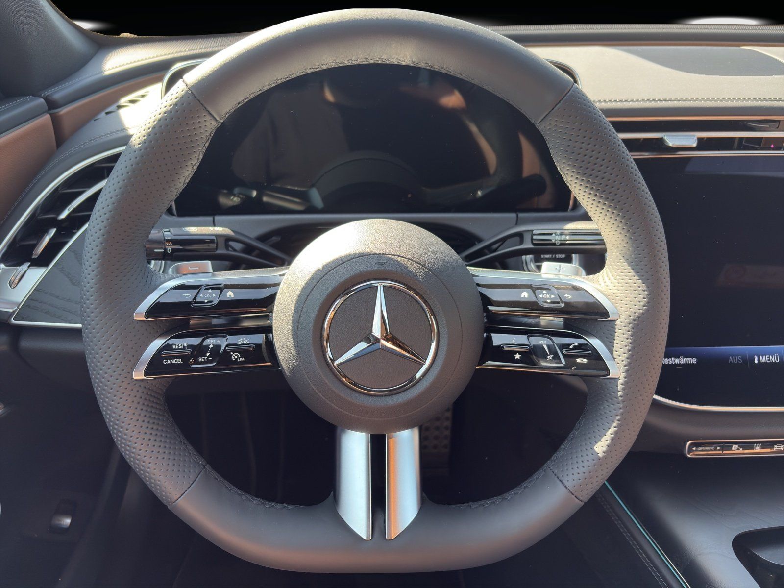 Fahrzeugabbildung Mercedes-Benz E 450 d 4M AMG Distro AIRMATIC Burme4D HUD 360°