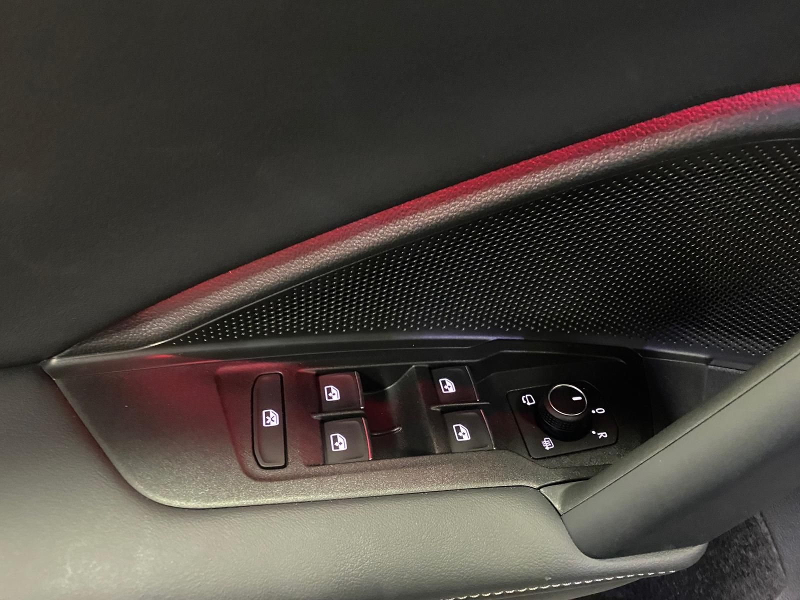 Fahrzeugabbildung Volkswagen Tiguan 1.5 eTSI+Elegance+AHK+NAVI+360 KAMERA+HUD
